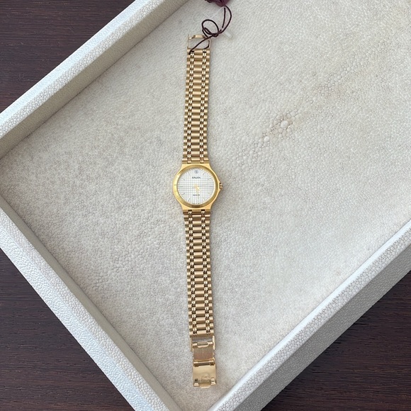 New! Vintage Gruen Quartz Watch w/ Diamond Marker - Picture 12 of 16